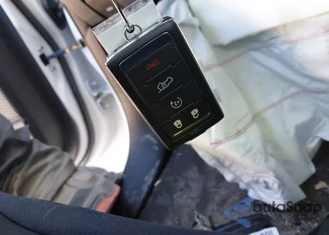 2025 Jeep Grand Cherokee L Laredo 4X4 from USA, damaged, VIN 1C4RJKAG4S8682087